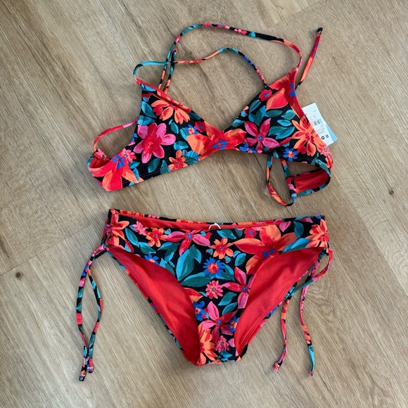 Roxy Other - Roxy Beach Classics Strappy Bikini Top and Bottoms